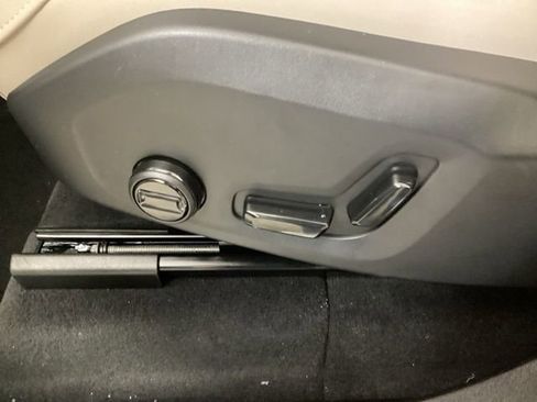 New 2026 Volvo XC90 T8 Plus w/ Protection Package Premier image 15