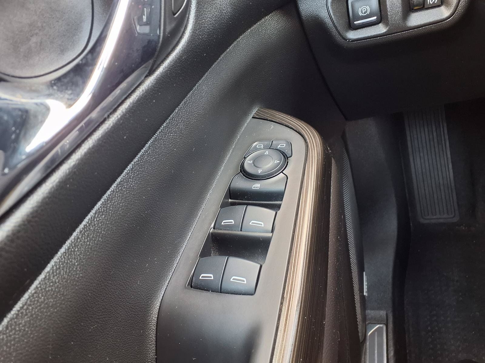 Used 2017 GMC Acadia SLT AWD/4WD image 11
