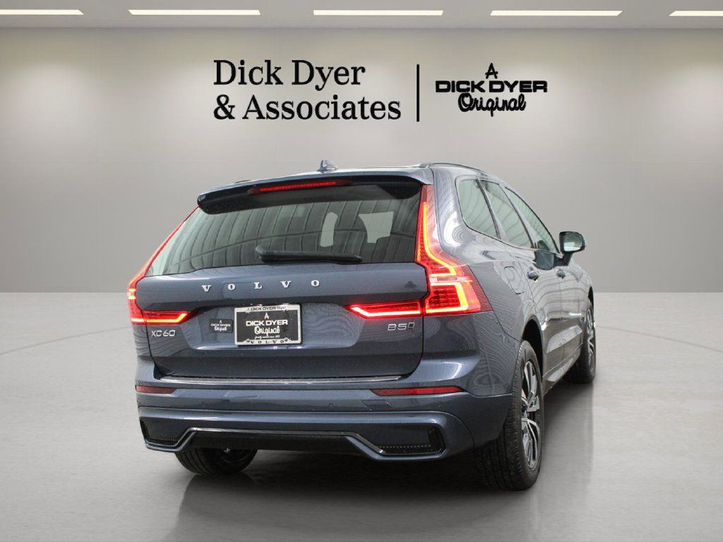Used 2024 Volvo XC60 B5 Core w/ Protection Package Premier AWD/4WD image 11