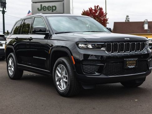 New 2025 Jeep Grand Cherokee Laredo X w/ Luxury Tech Group I AWD/4WD image 6