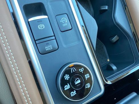 New 2026 Nissan Pathfinder Platinum AWD/4WD image 19