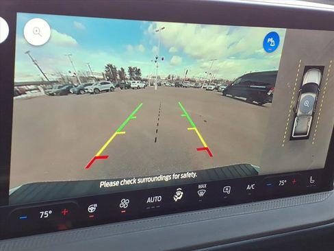 Used 2025 Ford Maverick Lobo image 14