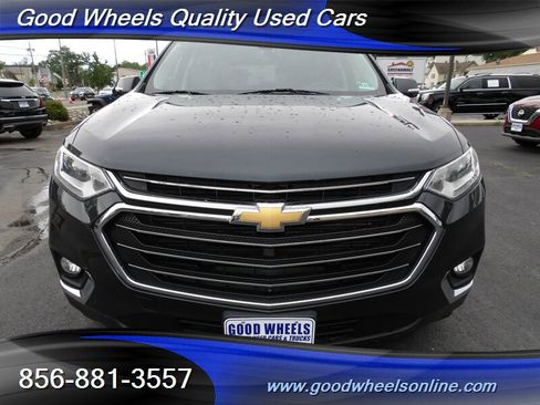 Used 2019 Chevrolet Traverse LT w/ LT Premium Package AWD/4WD image 2