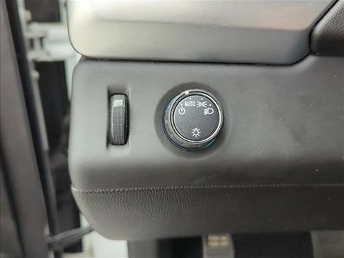 Used 2019 Chevrolet Suburban LT image 12