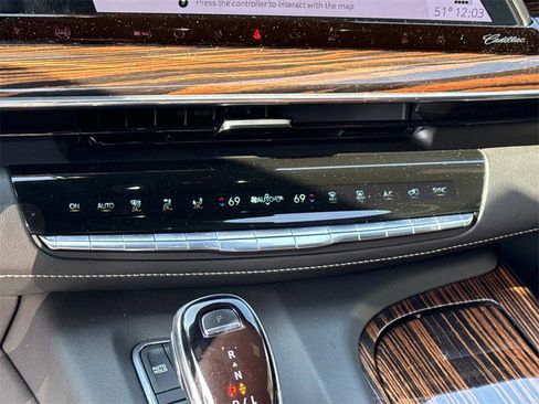 Used 2021 Cadillac Escalade Premium Luxury image 24