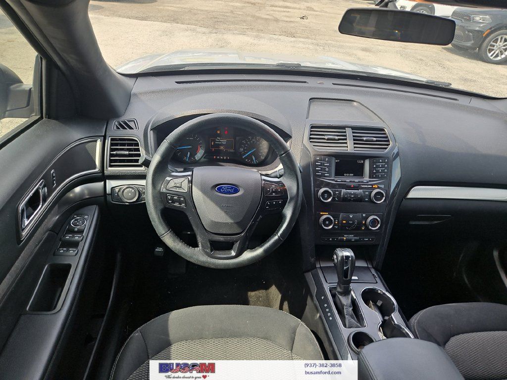 Used 2018 Ford Explorer XLT FWD image 8