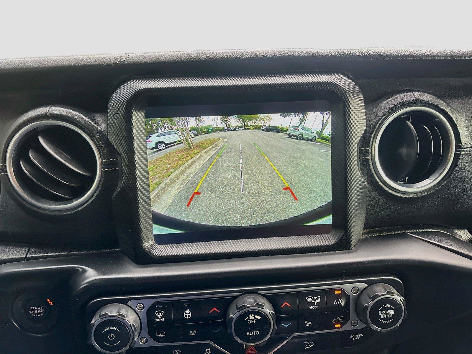 Used 2019 Jeep Wrangler Unlimited Sahara AWD/4WD image 10