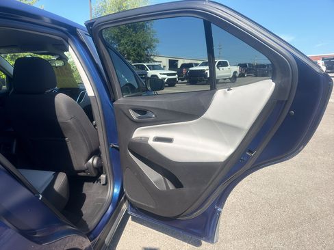 Used 2022 Chevrolet Equinox LS FWD image 22