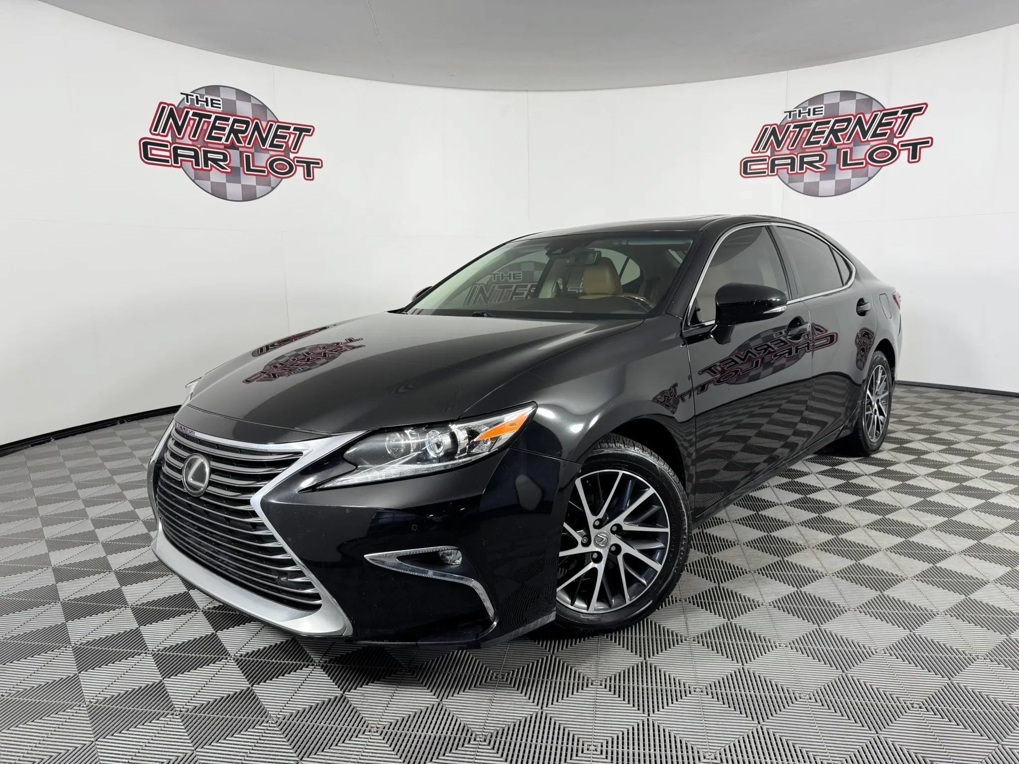 Used 2016 Lexus ES 350 w/ Luxury Package w/Wood Trim FWD image 1