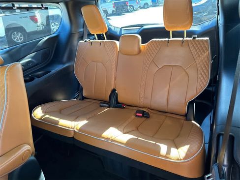 Used 2022 Chrysler Pacifica Pinnacle image 18