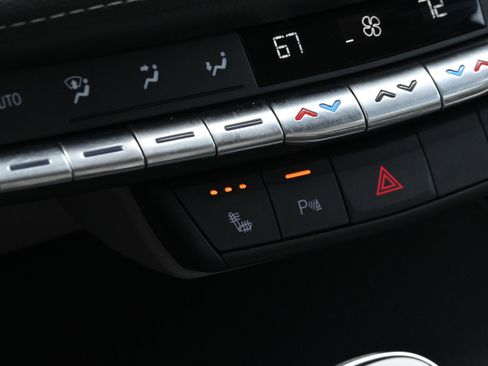 Used 2023 Cadillac XT4 Luxury w/ Cold Weather Package FWD image 36