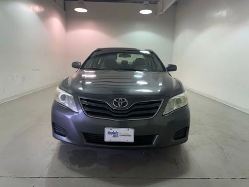Used 2010 Toyota Camry LE image 2