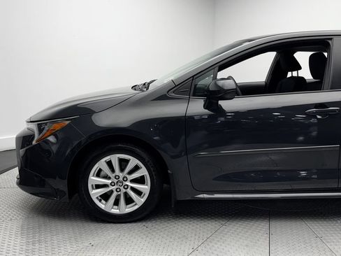 Used 2024 Toyota Corolla LE w/ LE Convenience Package FWD image 5