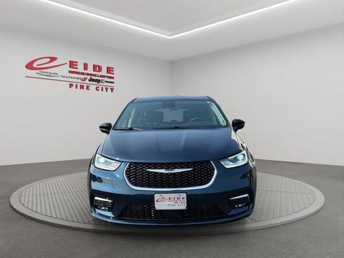 Used 2024 Chrysler Pacifica Limited AWD/4WD image 13