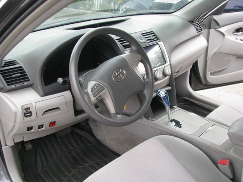 Used 2011 Toyota Camry LE FWD image 8