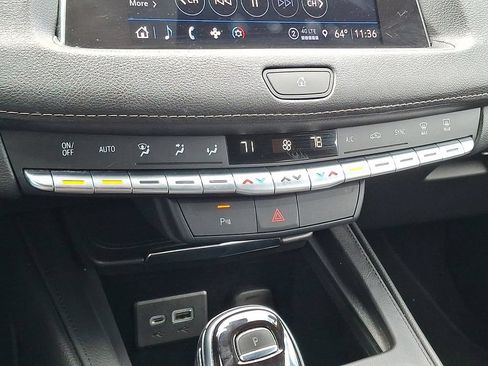 Used 2022 Cadillac XT4 Premium Luxury w/ Safety Alert Package AWD/4WD image 15