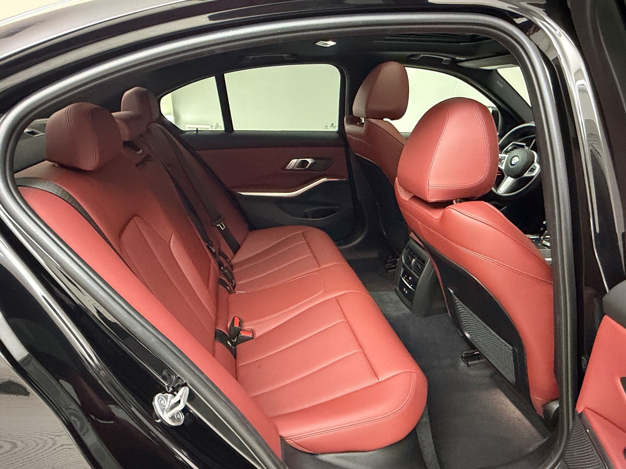 Certified 2022 BMW 330i Sedan w/ M Sport Package RWD image 30