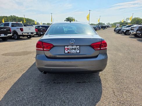 Used 2015 Volkswagen Passat 1.8T S FWD image 7