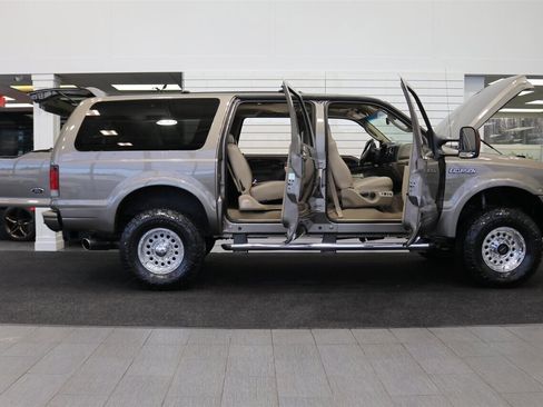 Used 2005 Ford Excursion Limited image 11