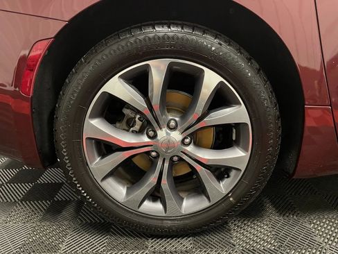 Used 2019 Chrysler Pacifica Limited w/ Tire & Wheel Group image 18