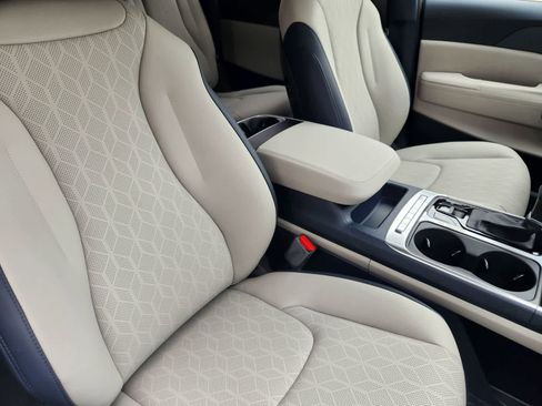 New 2026 Kia Carnival EX image 13