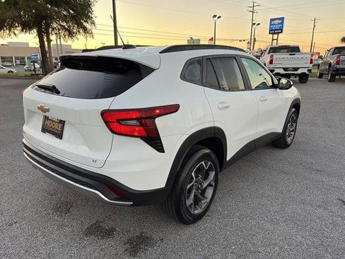 Used 2024 Chevrolet Trax LT image 7