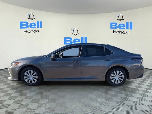 Used 2021 Toyota Camry LE image 2