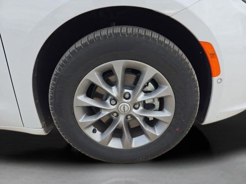 New 2026 Chrysler Pacifica Limited image 32