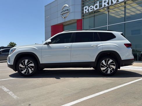 Used 2024 Volkswagen Atlas SE FWD image 13