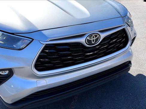 Certified 2024 Toyota Highlander XLE image 29