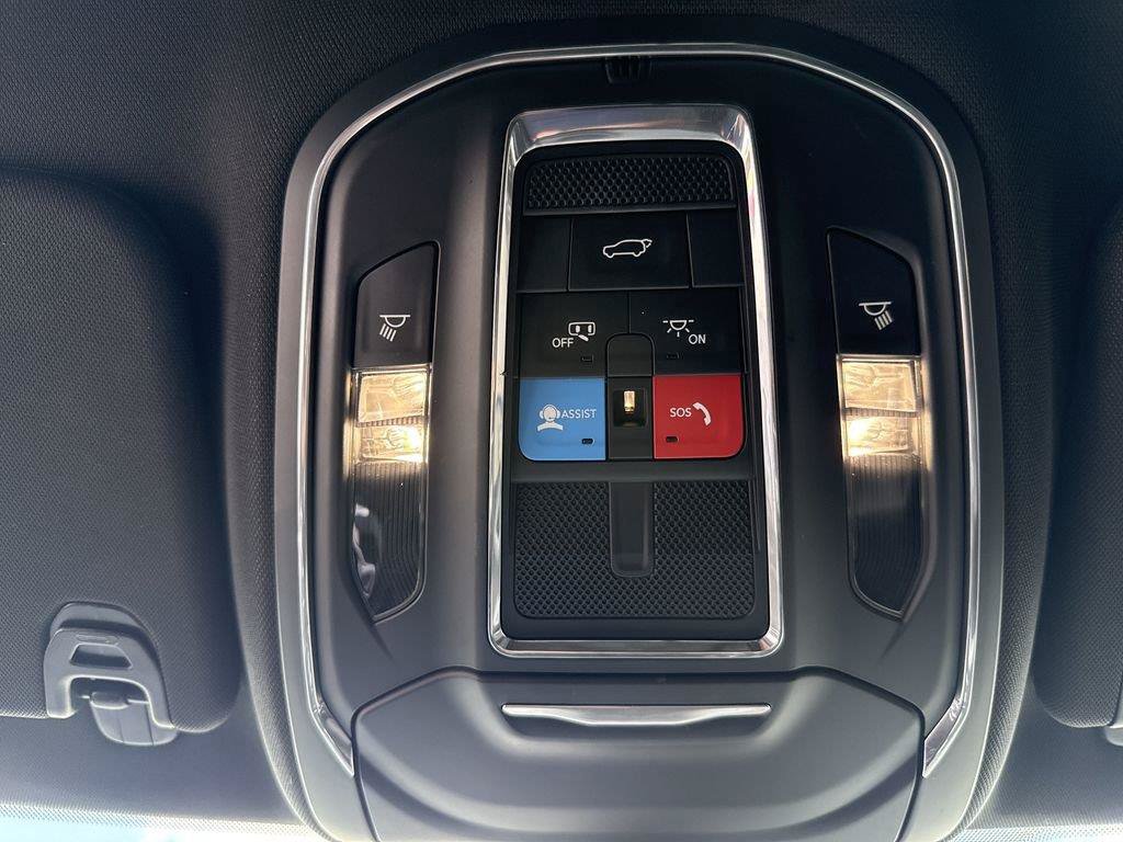 Used 2025 Jeep Wagoneer 4WD image 16