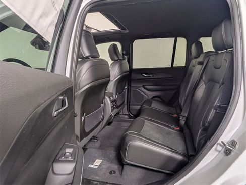 New 2025 Jeep Grand Cherokee Altitude image 26