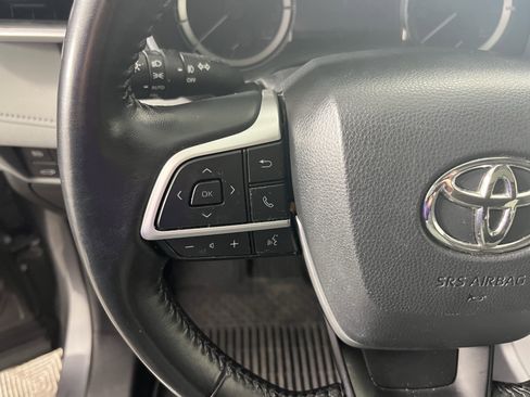 Used 2023 Toyota Highlander XLE image 19