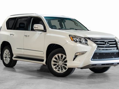 Used 2017 Lexus GX 460 Premium w/ Premium Package image 2