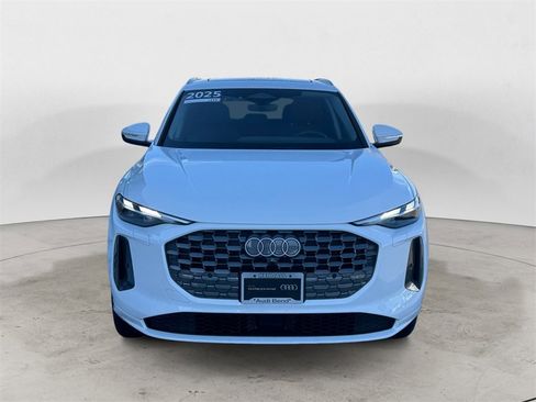 Used 2025 Audi Q5 Premium w/ Convenience Package image 2