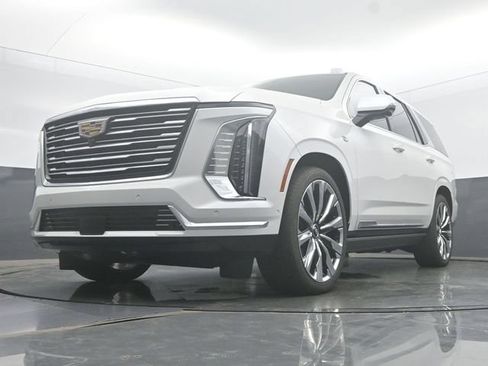 Certified 2025 Cadillac Escalade Premium Luxury Platinum AWD/4WD image 46