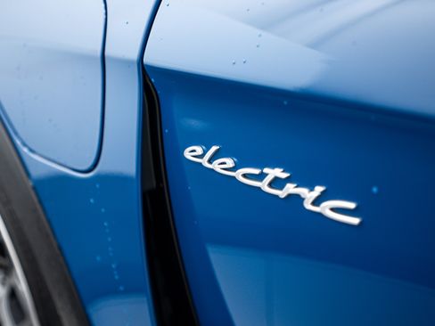 Certified 2024 Porsche Taycan 4 Cross Turismo image 25