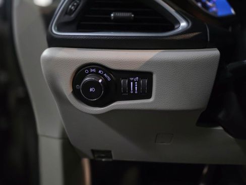 Used 2017 Chrysler Pacifica Limited image 41