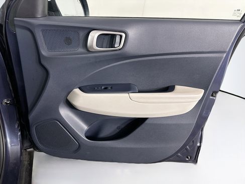 Used 2024 Hyundai Venue Limited image 32