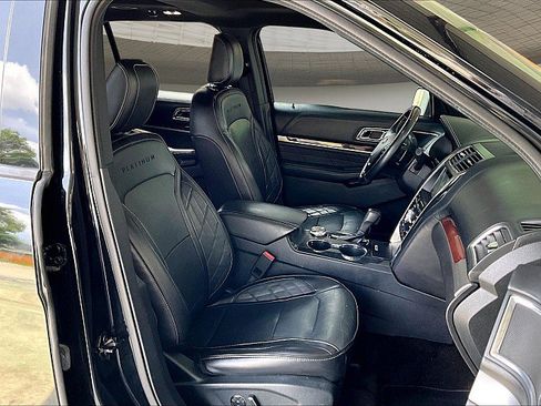 Used 2018 Ford Explorer Platinum AWD/4WD image 6