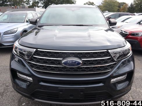 Used 2022 Ford Explorer XLT w/ Equipment Group 202A image 2