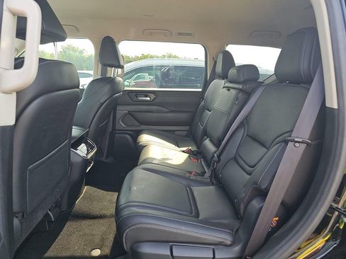 Used 2025 Nissan Armada SV AWD/4WD image 10