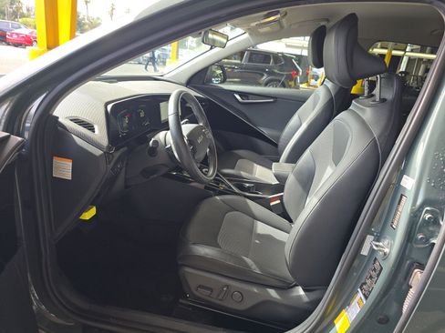 Used 2023 Kia Niro EX FWD image 5