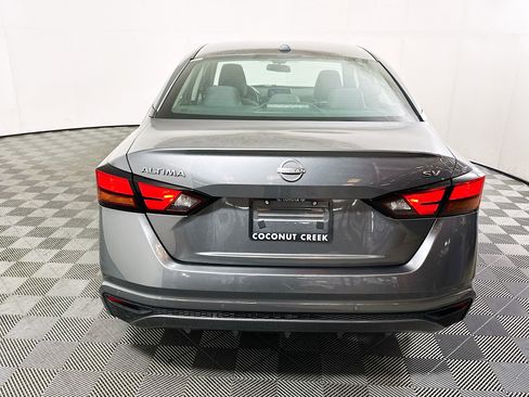 Used 2024 Nissan Altima 2.5 SV FWD image 4