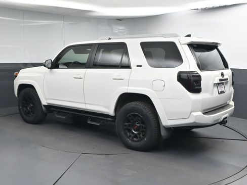 Used 2017 Toyota 4Runner SR5 Premium AWD/4WD image 5