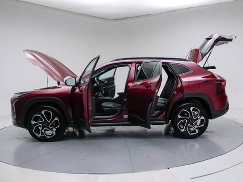 Used 2024 Chevrolet Trax RS w/ Driver Confidence Package FWD image 19