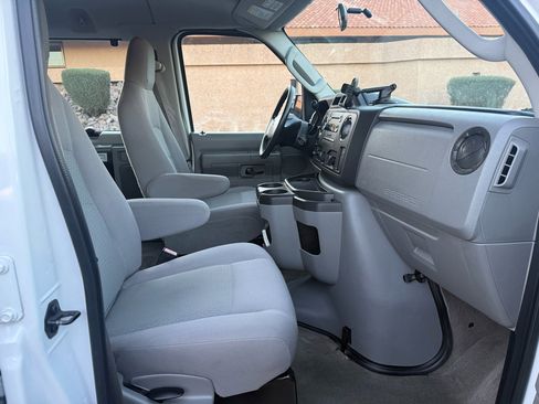 Used 2013 Ford E-350 and Econoline 350 XLT image 12