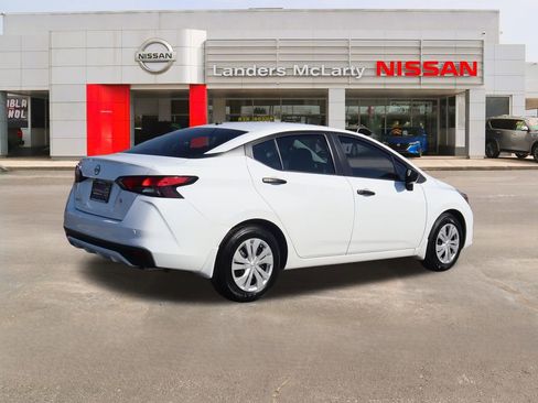 Used 2025 Nissan Versa S w/ Trunk Package image 3