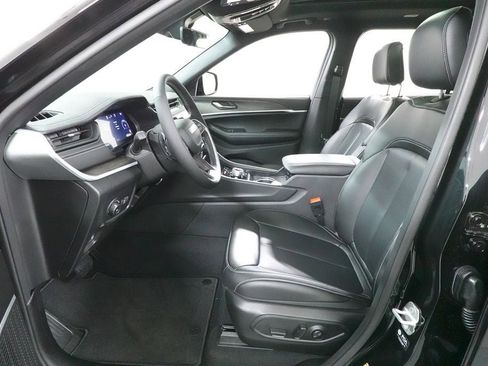 New 2026 Jeep Grand Cherokee L Limited w/ Limited Altitude Package AWD/4WD image 22