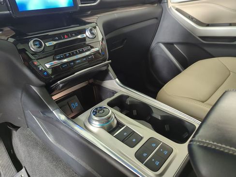 Used 2022 Ford Explorer Limited w/ Equipment Group 301A image 19